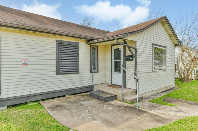 711 8th Avenue N, Texas City, TX 77590