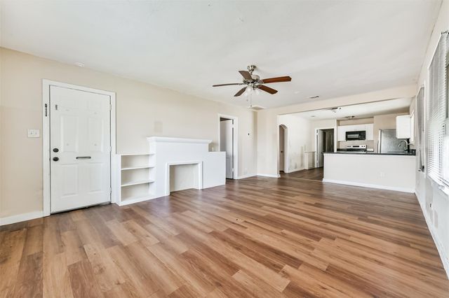 711 8th Avenue N, Texas City, TX 77590