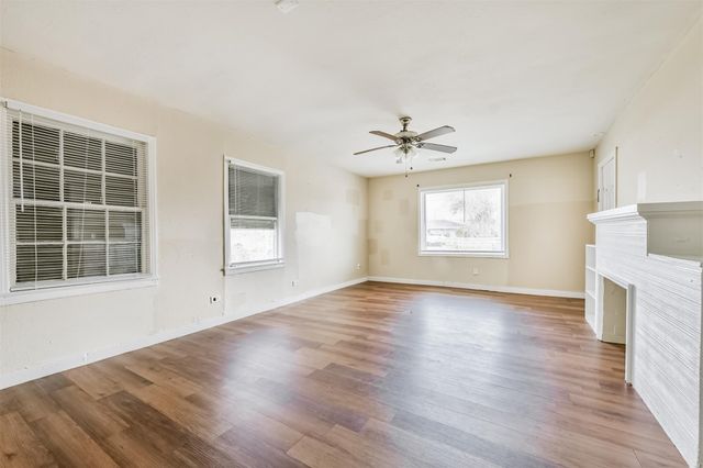 711 8th Avenue N, Texas City, TX 77590