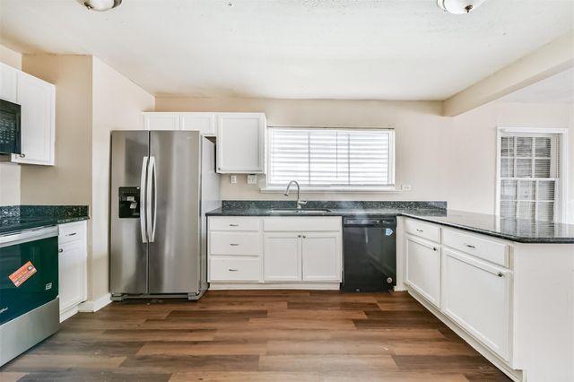 711 8th Avenue N, Texas City, TX 77590