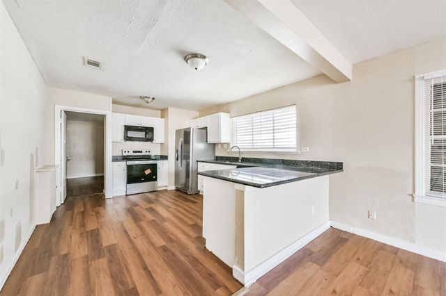 711 8th Avenue N, Texas City, TX 77590