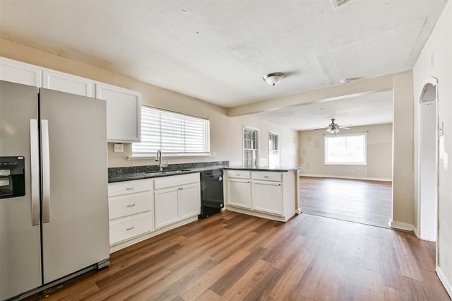 711 8th Avenue N, Texas City, TX 77590