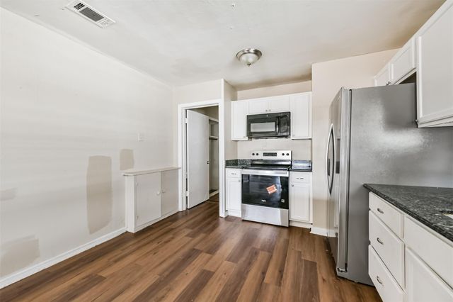 711 8th Avenue N, Texas City, TX 77590