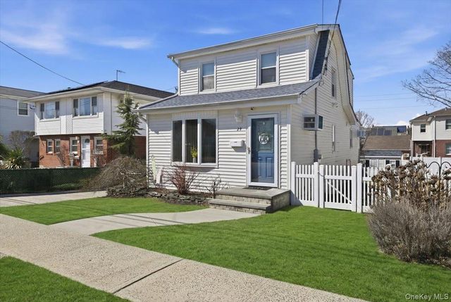 24 Catherine Avenue, Franklin Square, NY 11010