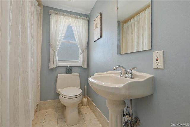 24 Catherine Avenue, Franklin Square, NY 11010