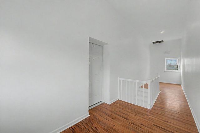 7600 S Marquette Avenue 1, Chicago, IL 60649