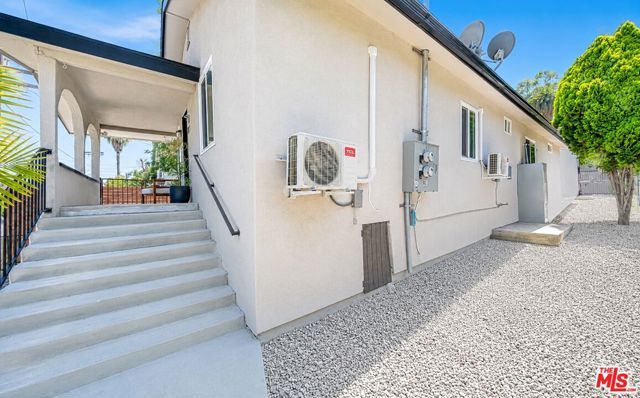 829 El Paso Drive, Los Angeles, CA 90042