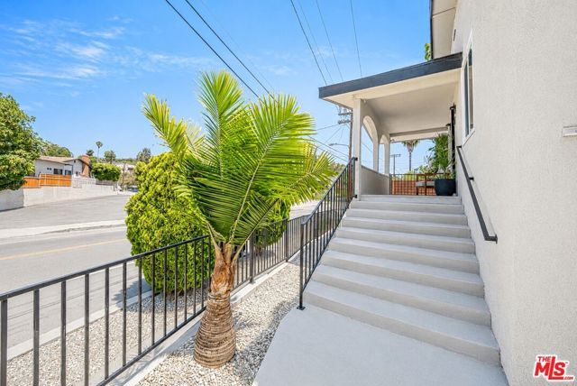 829 El Paso Drive, Los Angeles, CA 90042