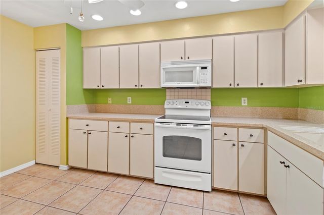 6101 34TH STREET W 14B, Bradenton, FL 34210