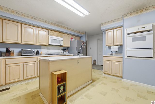 1755 W. Slaughter Rd., Mayfield, KY 42066