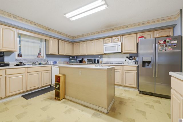 1755 W. Slaughter Rd., Mayfield, KY 42066