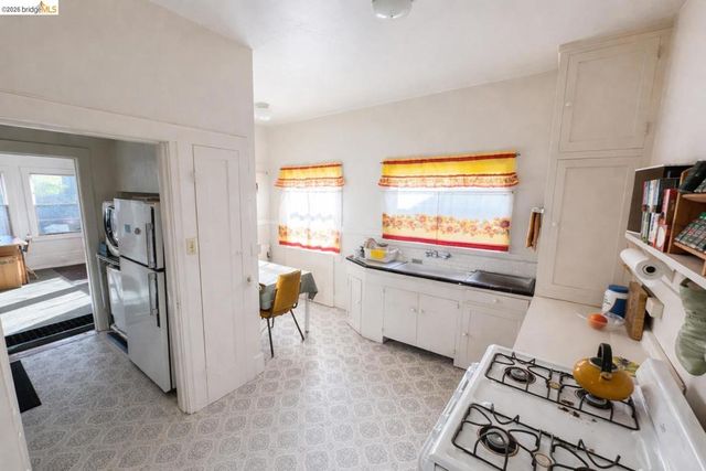 6100 Chabot road, Oakland, CA 94618