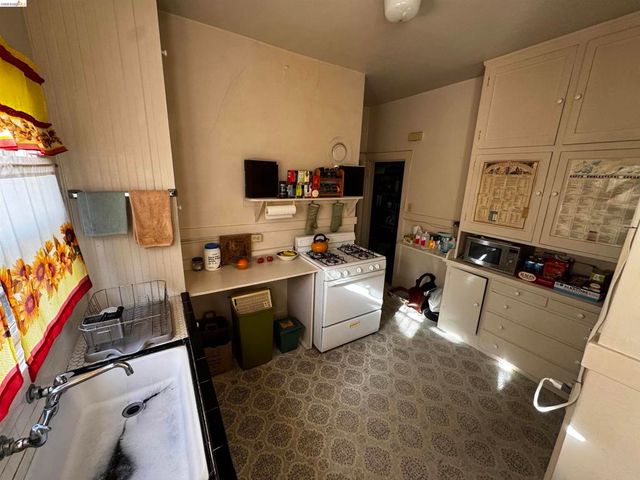 6100 Chabot road, Oakland, CA 94618