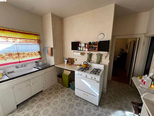 6100 Chabot road, Oakland, CA 94618