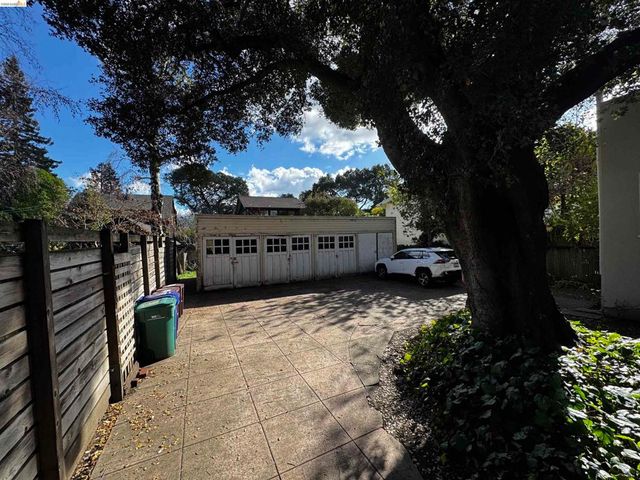 6100 Chabot road, Oakland, CA 94618