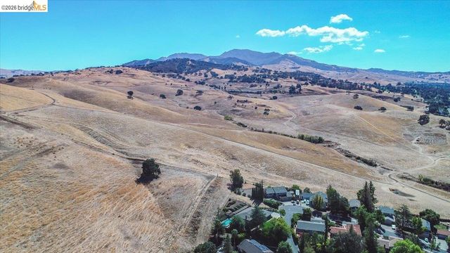 733 Daffodil Way, Concord, CA 94518