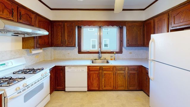 11 Webster St, Quincy, MA 02171