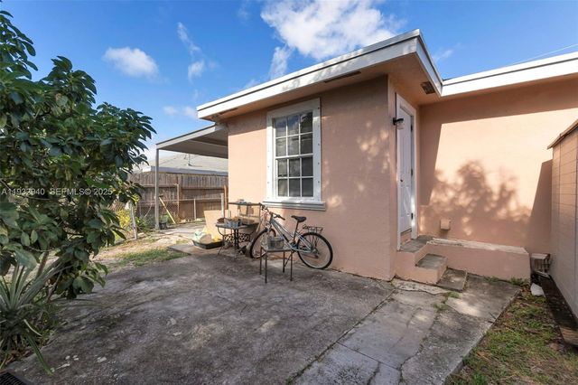 816 20th St, West Palm Beach, FL 33407