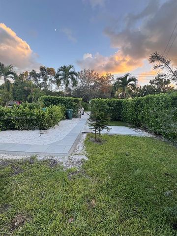 1105 NE 119th St B, Biscayne Park, FL 33161