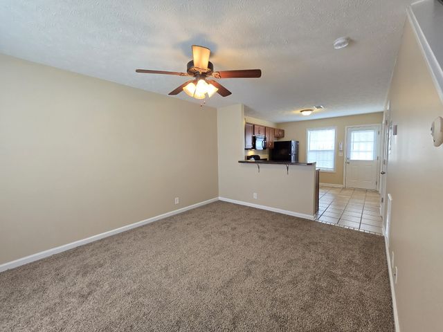 808 Oak Arbor Ct Apt B, Clarksville, TN 37040