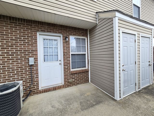 808 Oak Arbor Ct Apt B, Clarksville, TN 37040