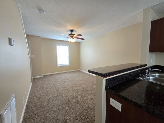 808 Oak Arbor Ct Apt B, Clarksville, TN 37040