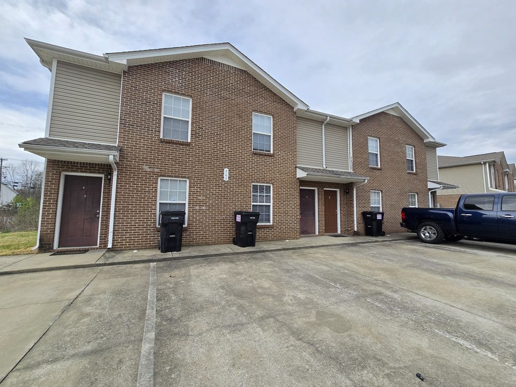808 Oak Arbor Ct Apt B, Clarksville, TN 37040