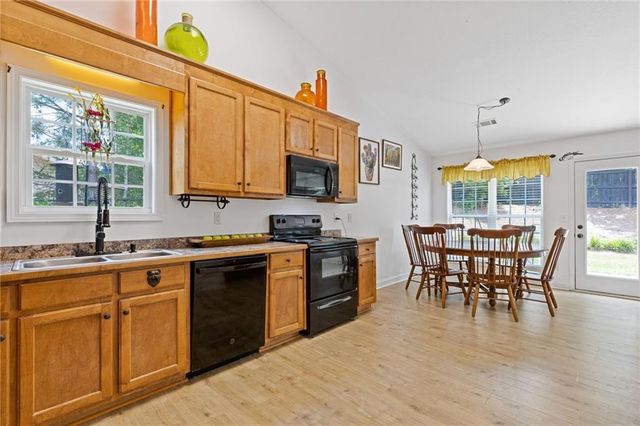 521 Embassy Walk, Winder, GA 30680