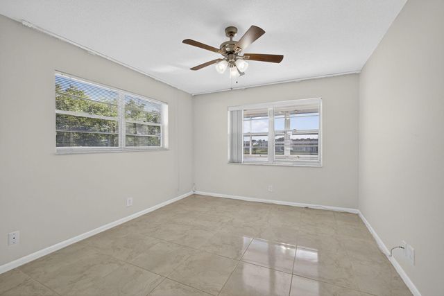 136 Somerset G, West Palm Beach, FL 33417