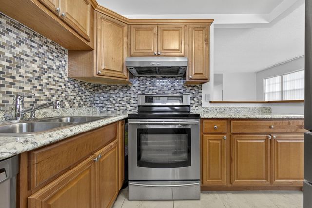 136 Somerset G, West Palm Beach, FL 33417