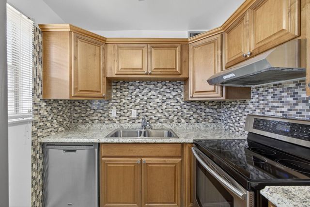 136 Somerset G, West Palm Beach, FL 33417