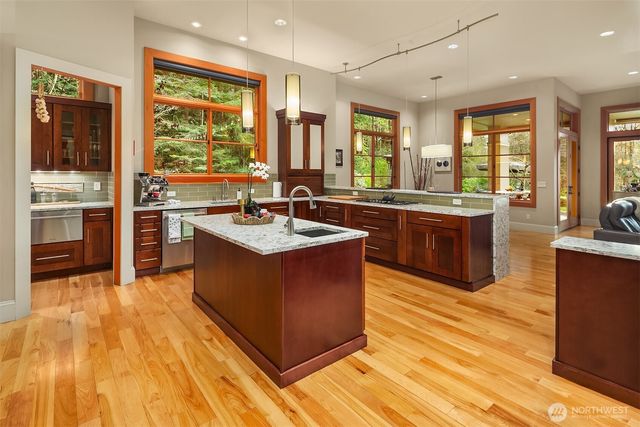11303 S Dogwood Lane, Woodway, WA 98020