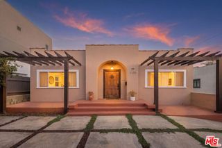 1110 Queen Anne Place, Los Angeles, CA 90019