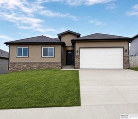 7706 S 33 Avenue, Omaha, NE 68147
