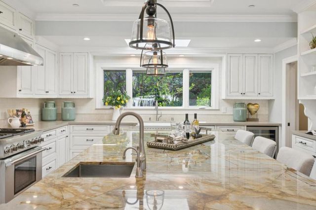 520 Darrell Road, Hillsborough, CA 94010