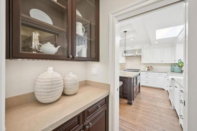 520 Darrell Road, Hillsborough, CA 94010
