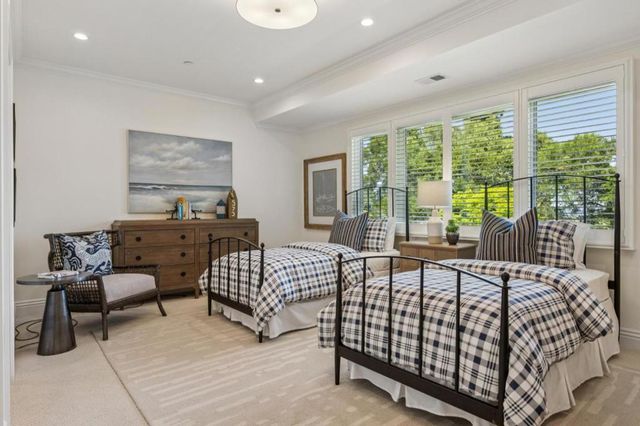 520 Darrell Road, Hillsborough, CA 94010