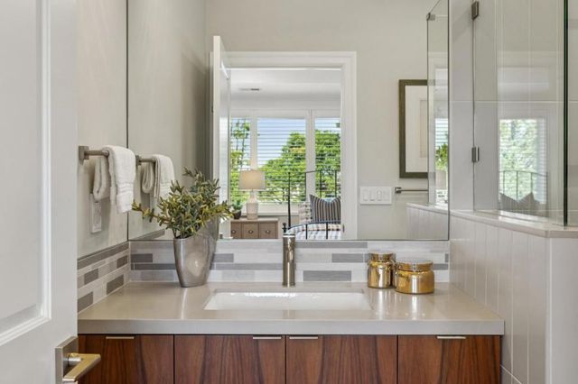 520 Darrell Road, Hillsborough, CA 94010