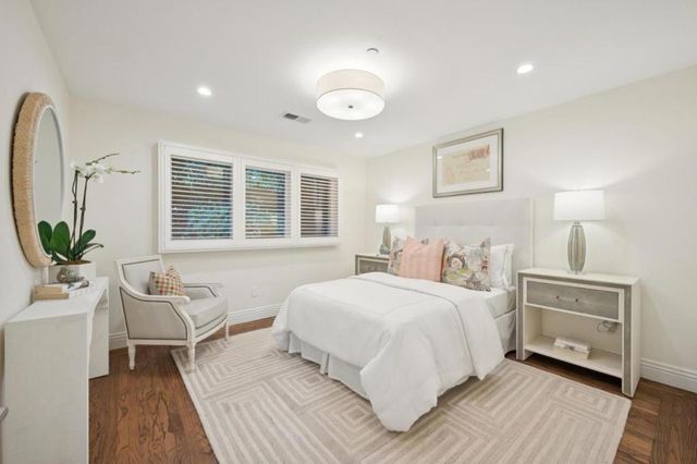 520 Darrell Road, Hillsborough, CA 94010