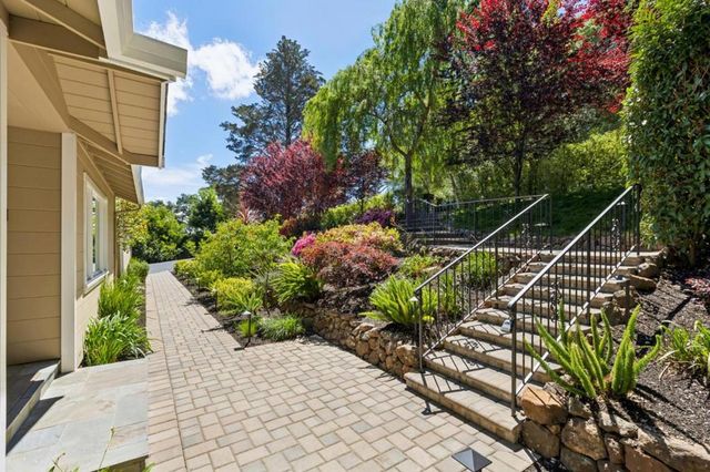 520 Darrell Road, Hillsborough, CA 94010
