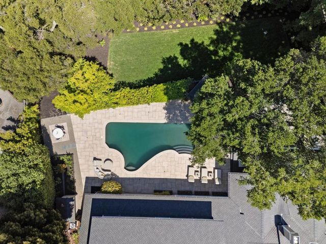 520 Darrell Road, Hillsborough, CA 94010