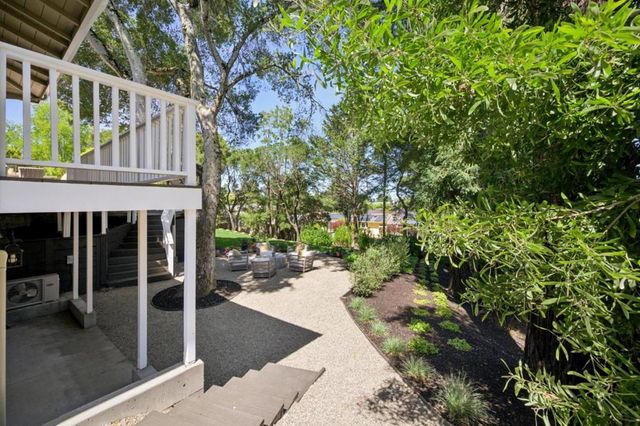 520 Darrell Road, Hillsborough, CA 94010