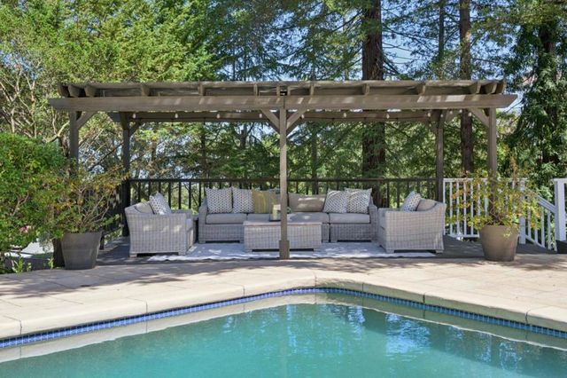 520 Darrell Road, Hillsborough, CA 94010