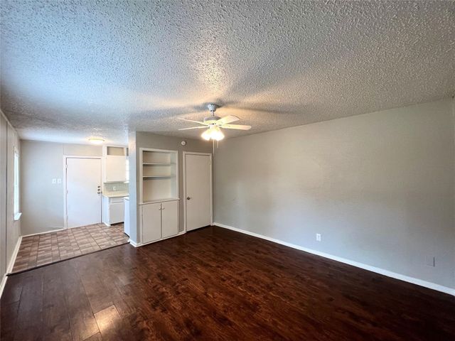 6363 Hollis Avenue, Dallas, TX 75227