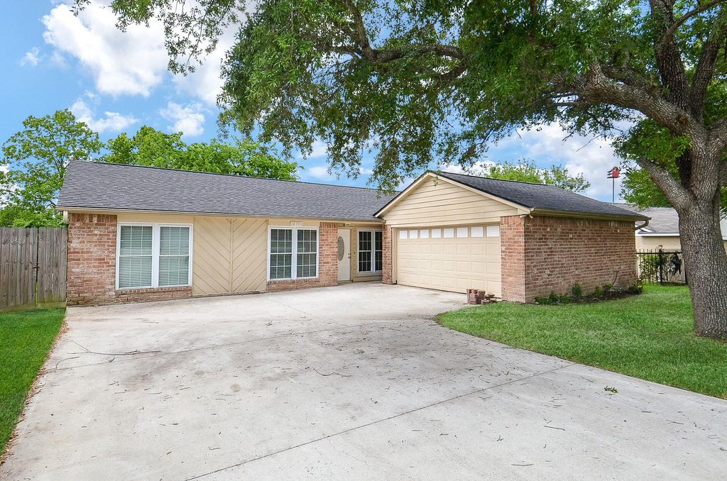 12791 Lake Conroe Hills Drive, Willis, TX 77318