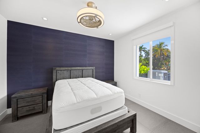 3055 Waterside Circle, Boynton Beach, FL 33435