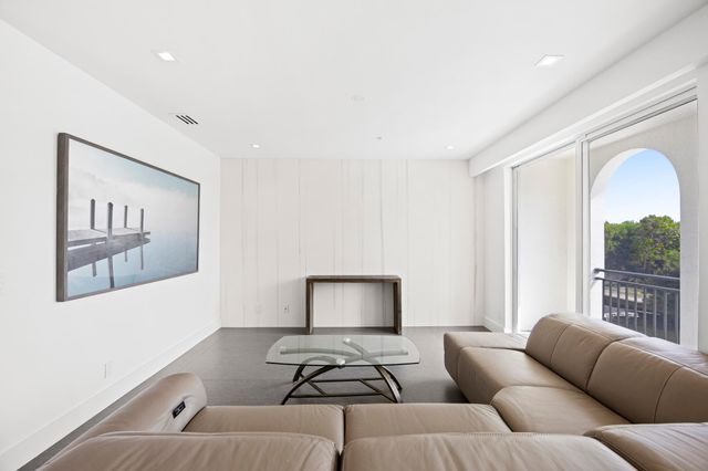 3055 Waterside Circle, Boynton Beach, FL 33435