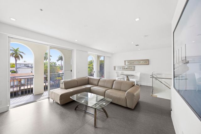 3055 Waterside Circle, Boynton Beach, FL 33435