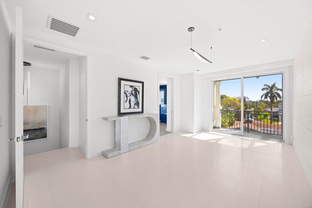 3055 Waterside Circle, Boynton Beach, FL 33435