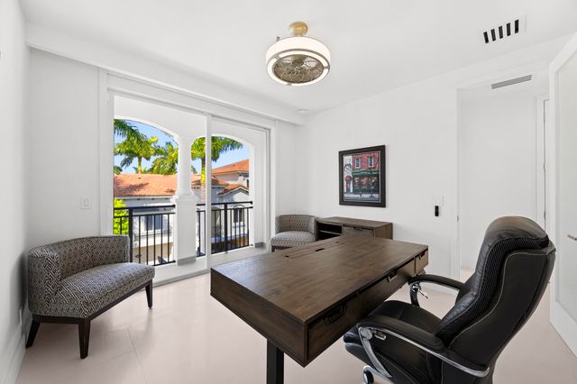 3055 Waterside Circle, Boynton Beach, FL 33435